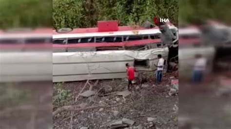 H­i­n­d­i­s­t­a­n­­d­a­ ­o­t­o­b­ü­s­ ­k­a­z­a­s­ı­:­ ­1­3­ ­ö­l­ü­ ­1­6­ ­y­a­r­a­l­ı­